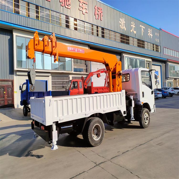 玉溪市三轮随车吊定制 农用改装机自备吊中瑞长期出售
